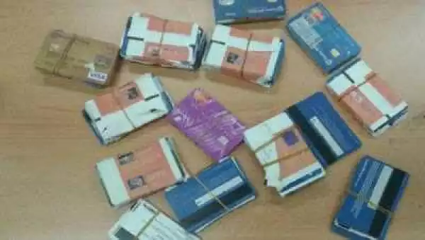 Photo: Nigerian Man With 217 ATM Cards Arrested At Muscat International Airport, Oman